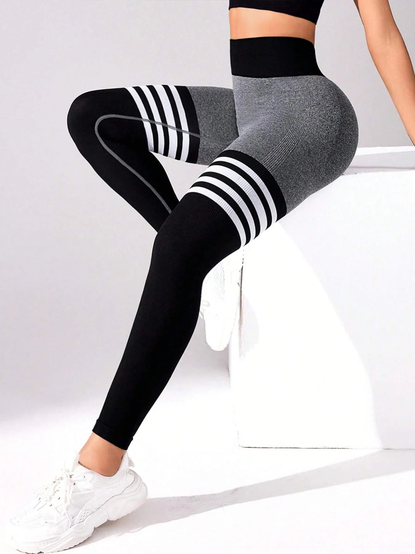 Women's V-back leggings for butt lifts,