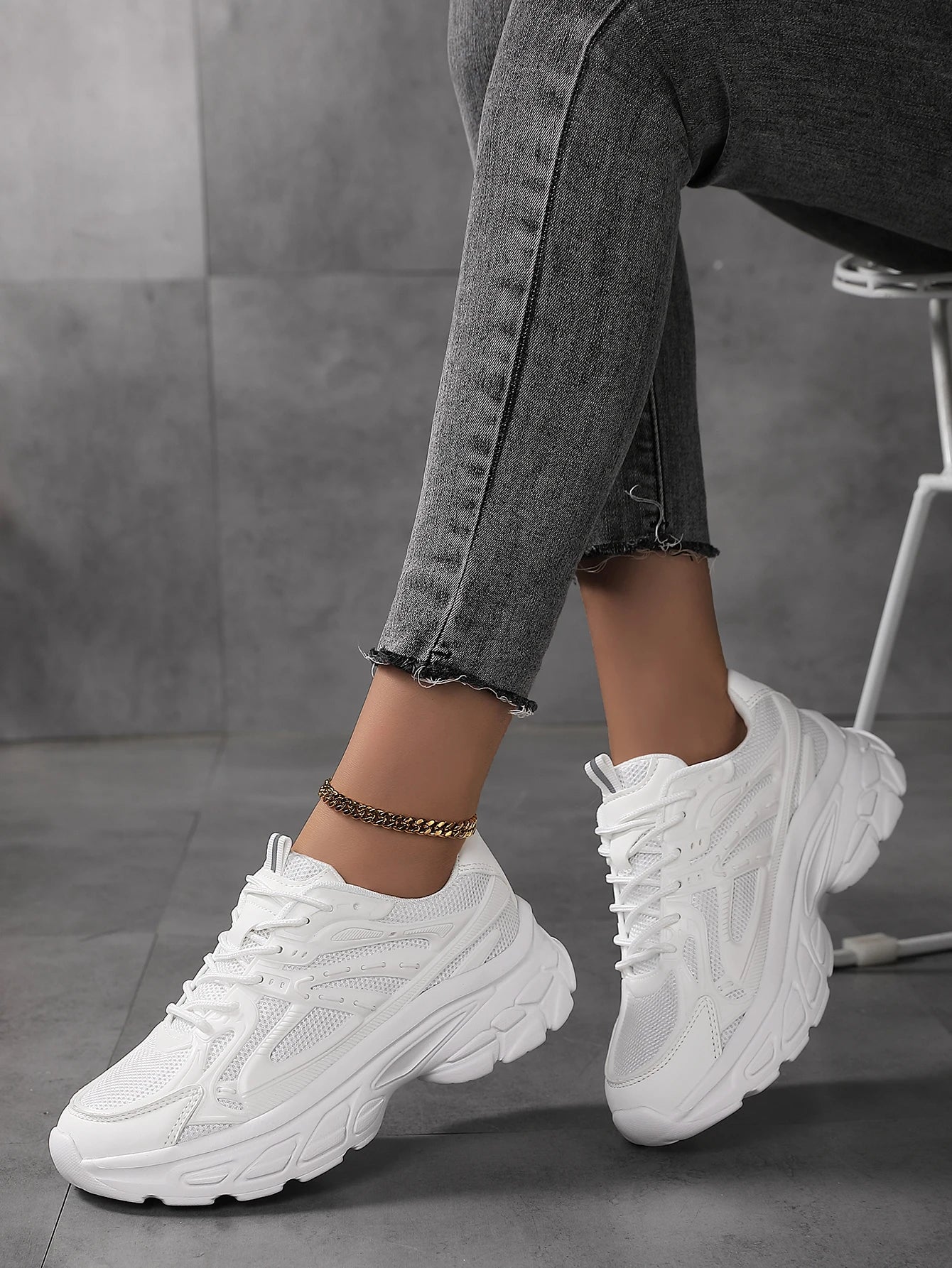Women's low top sports shoes breathable white lace up walking sports