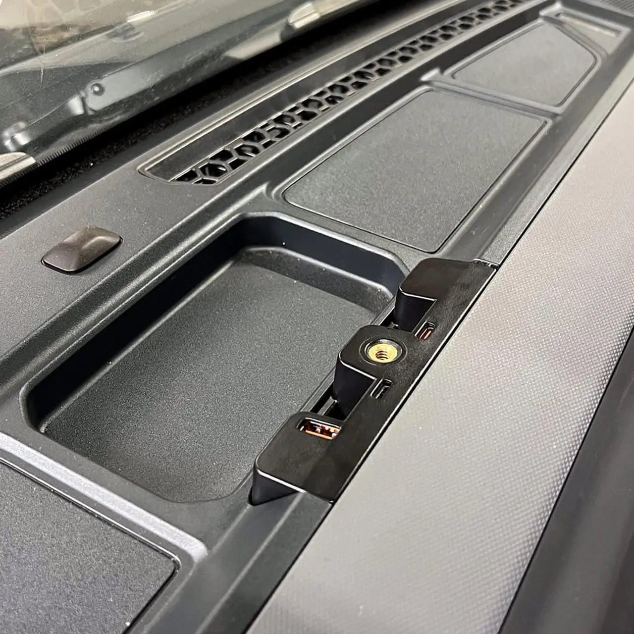 Dashboard USB Expansion Dock for Ford Bronco Accessories
